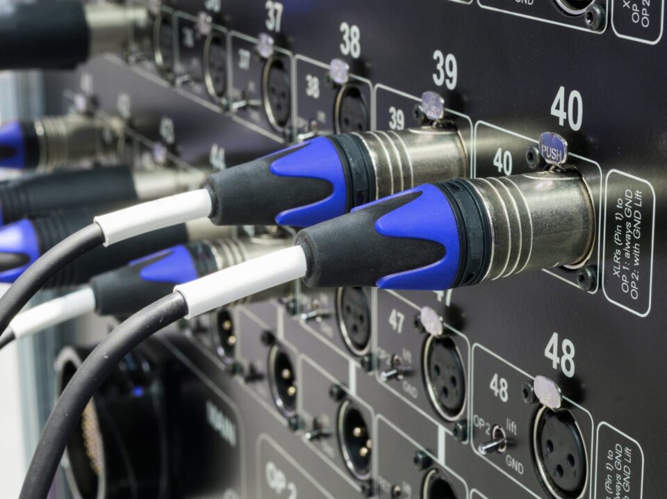 back-panel-audio-equipment-audio-connectors-cables-connectors-scaled (1)